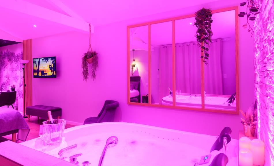 L'Essentiel love room pour une nuit romantique avec jacuzzi en Vendée
